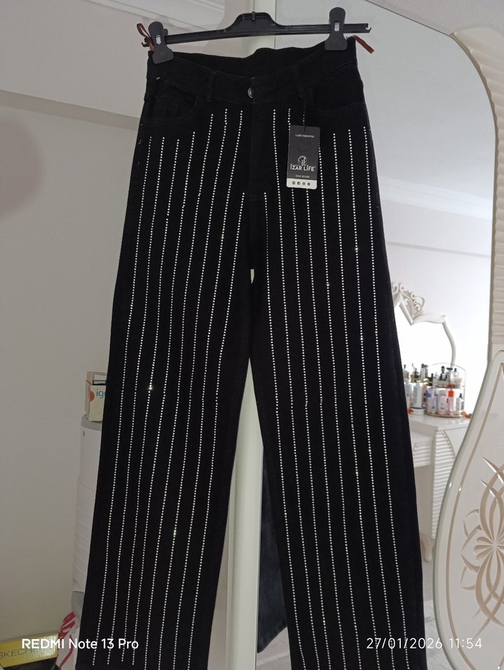 Siyah Çizgili Pilili Kadın Kot Pantolon - Görsel 4