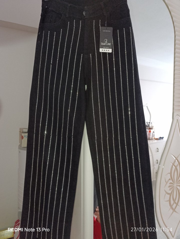 Siyah Çizgili Pilili Kadın Kot Pantolon - Görsel 2