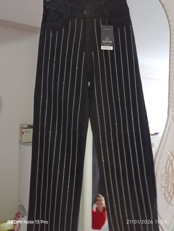 Siyah Çizgili Pilili Kadın Kot Pantolon - Görsel 3