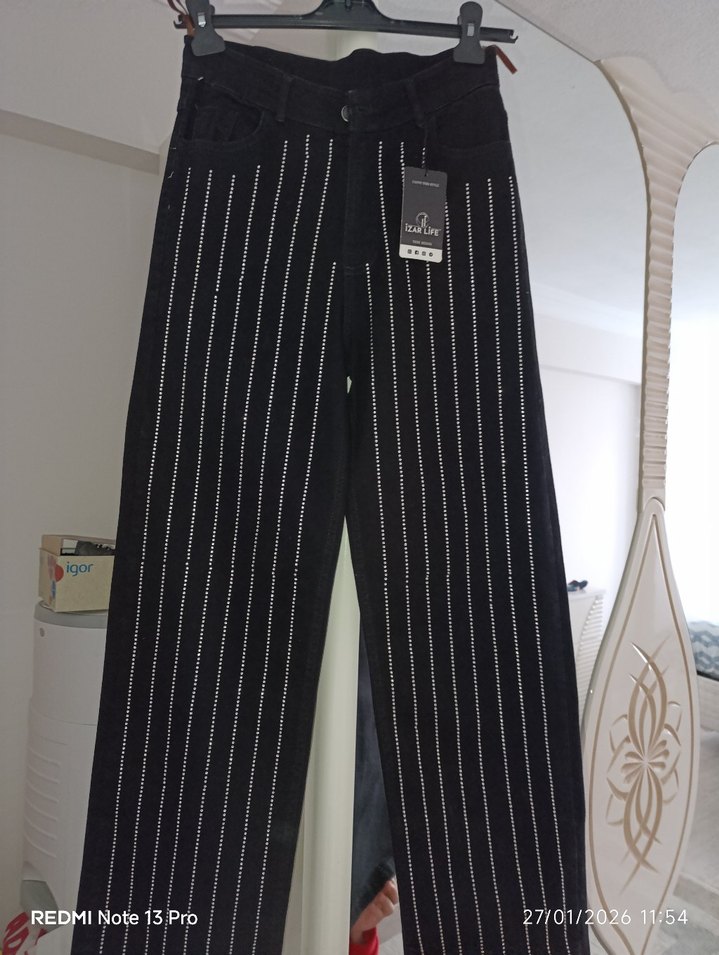 Siyah Çizgili Pilili Kadın Kot Pantolon - Görsel 5