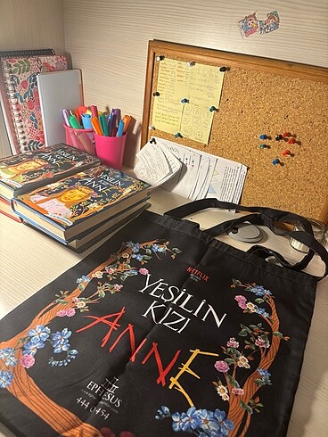 Beden YEŞİLİN KIZI ANNE KİTAP SETİ(ilk 4 kitap) (Anne With An E) ÇANTA