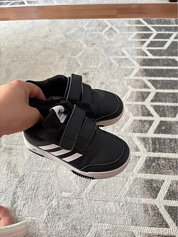 Adidas spor ayakkabısı