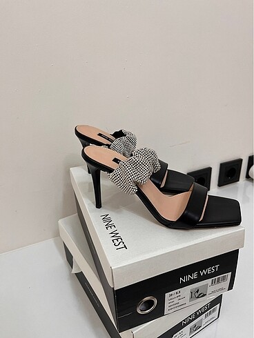 39 Beden siyah Renk Nine west topuklu terlik