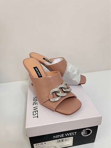 37 Beden ten rengi Renk Nine west topuklu terlik