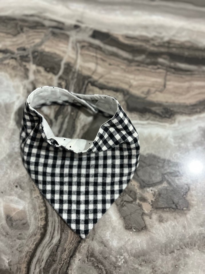 Gri Kareli Bebek Önlüğü - Görsel 2