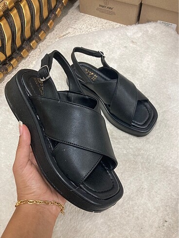 Zara Kadın Siyah Sandalet