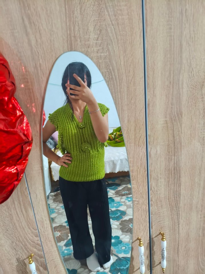 Yeşil V Yaka Kolsuz Triko Süveter - Görsel 4