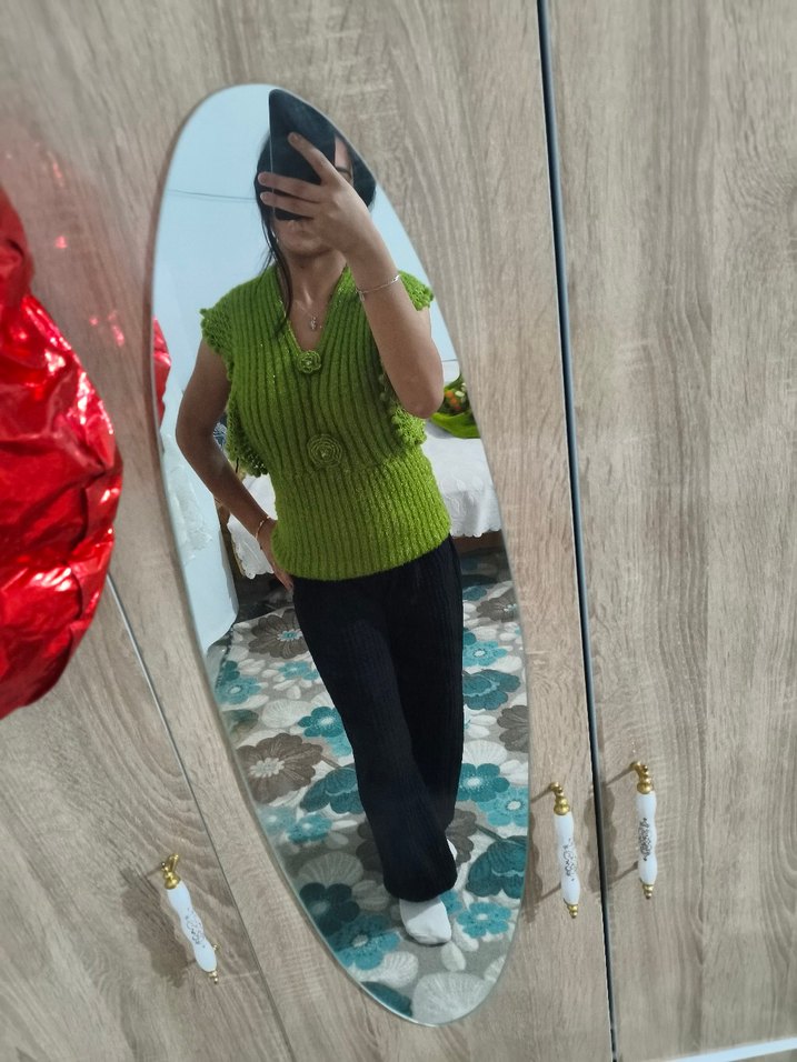 Yeşil V Yaka Kolsuz Triko Süveter - Görsel 2