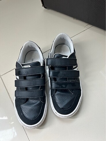 33 Beden Lacoste çocuk ayakkabı