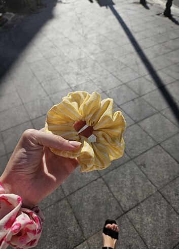  Beden Sarı lemonade scrunchie #scrunchie #kumaştoka #toka #handmade