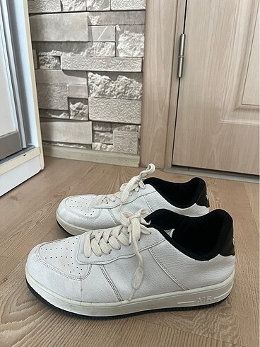 Erkek beyaz spor ayakkabısı - Görsel 2