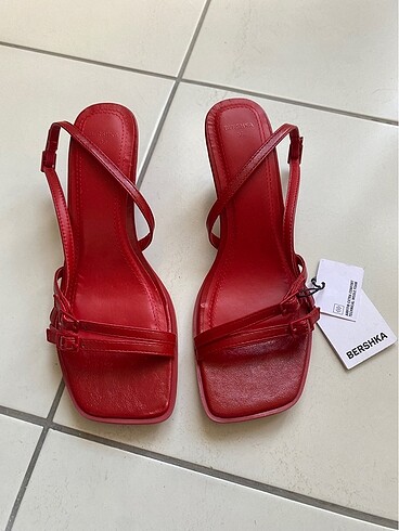 Bershka topuklu sandalet