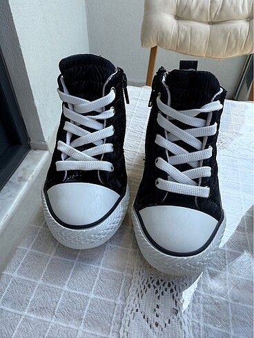 Parlak kumaş converse