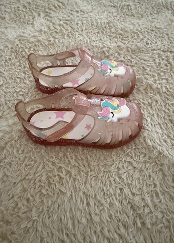 Igor İgor Kız Çocuk Pembe Unicorn Desenli Toka Kemerli Sandalet