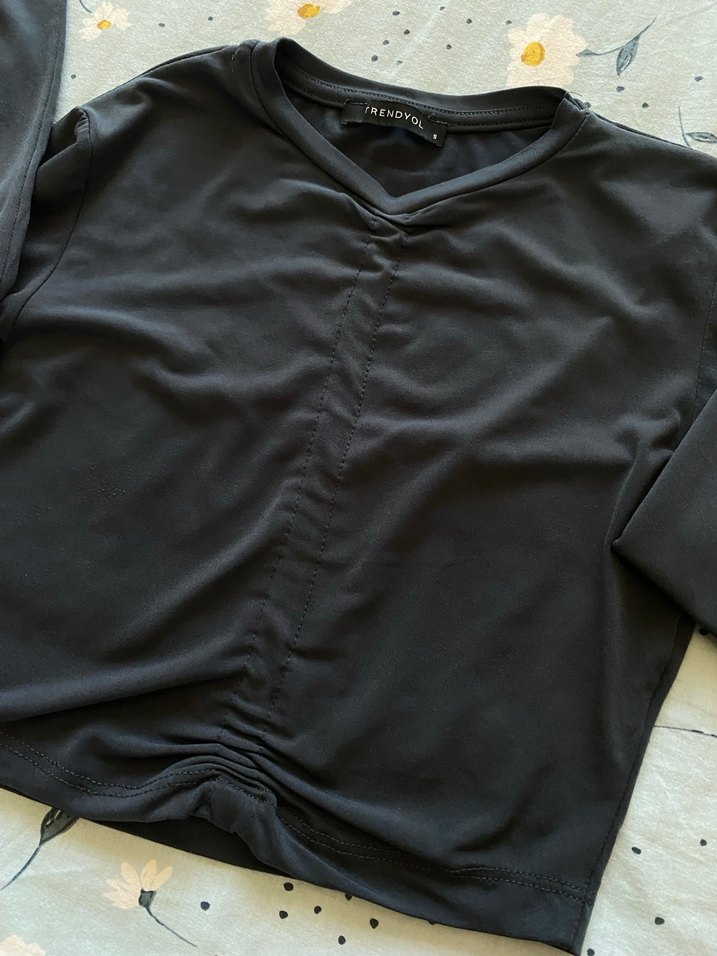 Gri V Yaka Uzun Kollu Kadın Bluz - Görsel 3