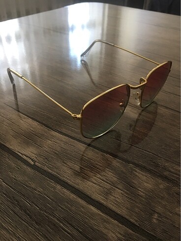  Beden güneş gözlüğü iki adet atasun optik kutu hediye