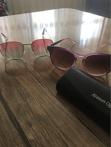 güneş gözlüğü iki adet atasun optik kutu hediye