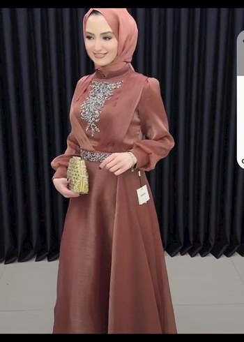 Uzun Kol İşlemeli Şık Abiye Elbise - Görsel 2