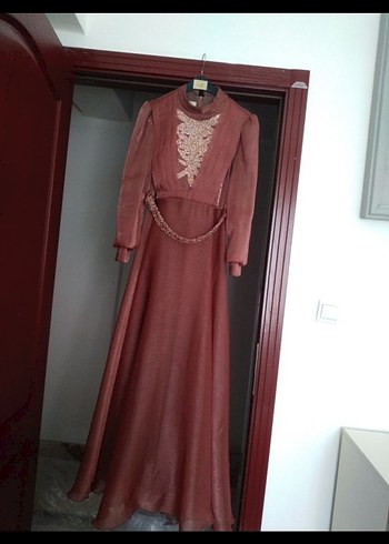 Uzun Kol İşlemeli Şık Abiye Elbise - Görsel 3