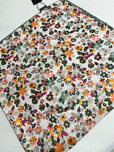 Çiçek Desen Pamuk Eşarp - Görsel 2