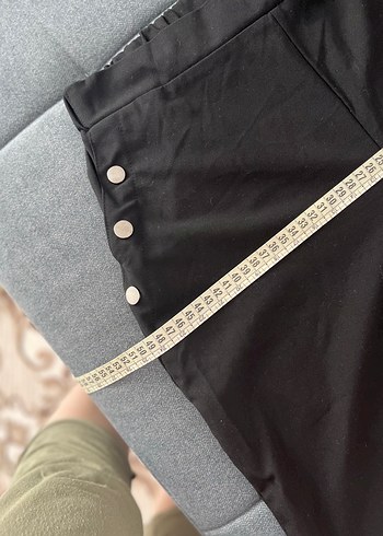 Düğmeli Siyah Kadın Kumaş Pantolon - Görsel 3