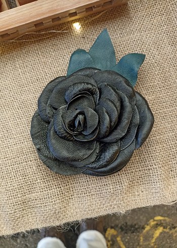 Çiçek Desenli Vintage Siyah Broş - Görsel 2