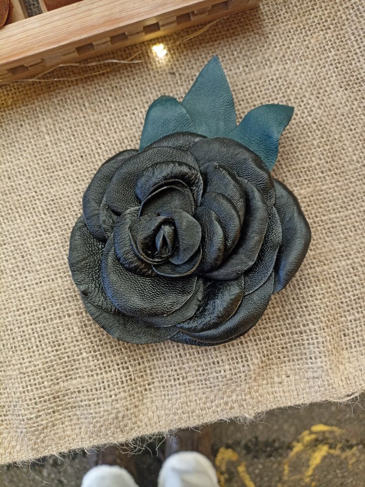 Çiçek Desenli Vintage Siyah Broş - Görsel 2