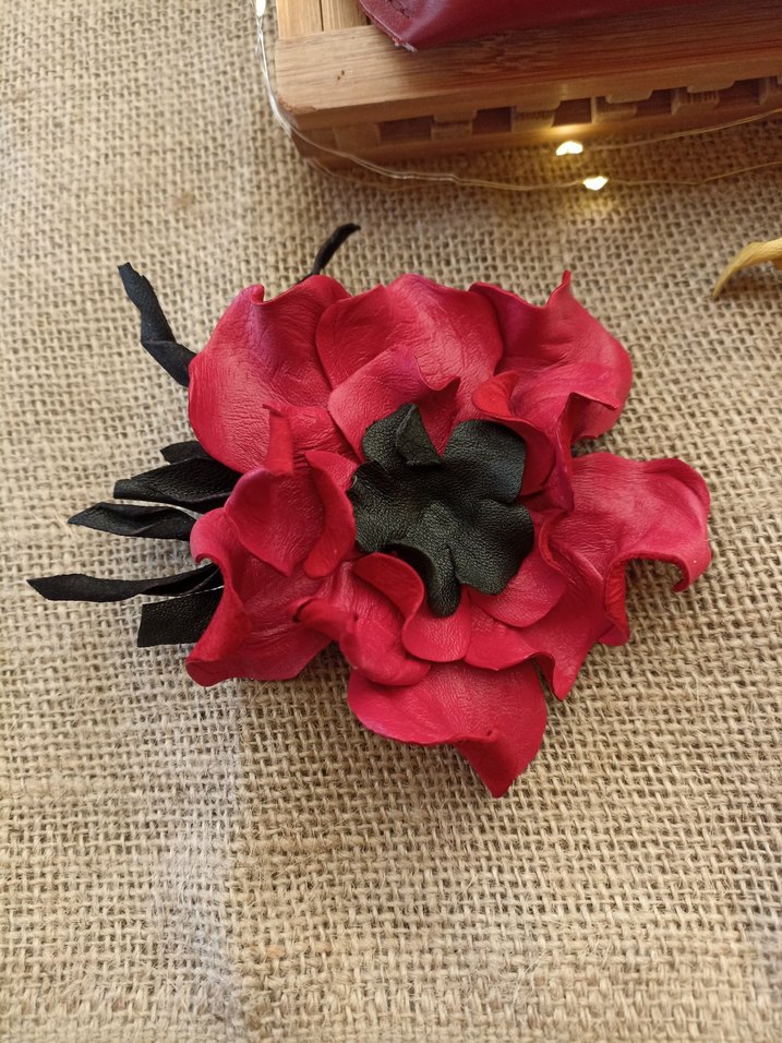 Kırmızı Vintage Çiçekli Fırfırlı Broş - Görsel 2