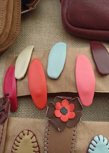 Çiçek Detaylı Renkli Tokalar - Görsel 4