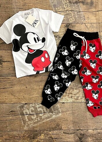 Diğer Mickey Mouse Detay Tarz Takım