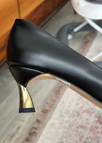 38 Beden siyah Renk Zincir Detaylı Siyah Stiletto