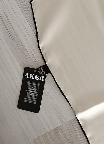 Aker Aker İpek Eşarp 