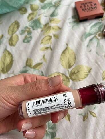 Beden maybelline concealer
