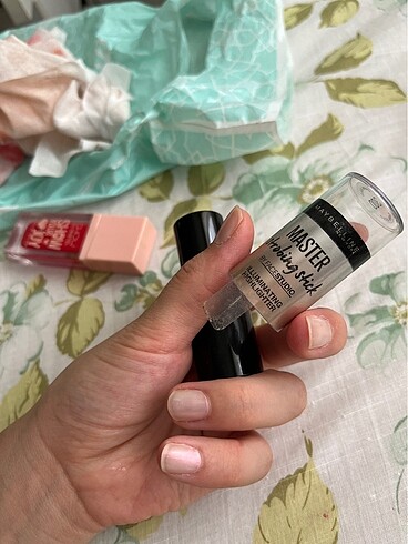  Beden Renk maybelline aydınlatıcı
