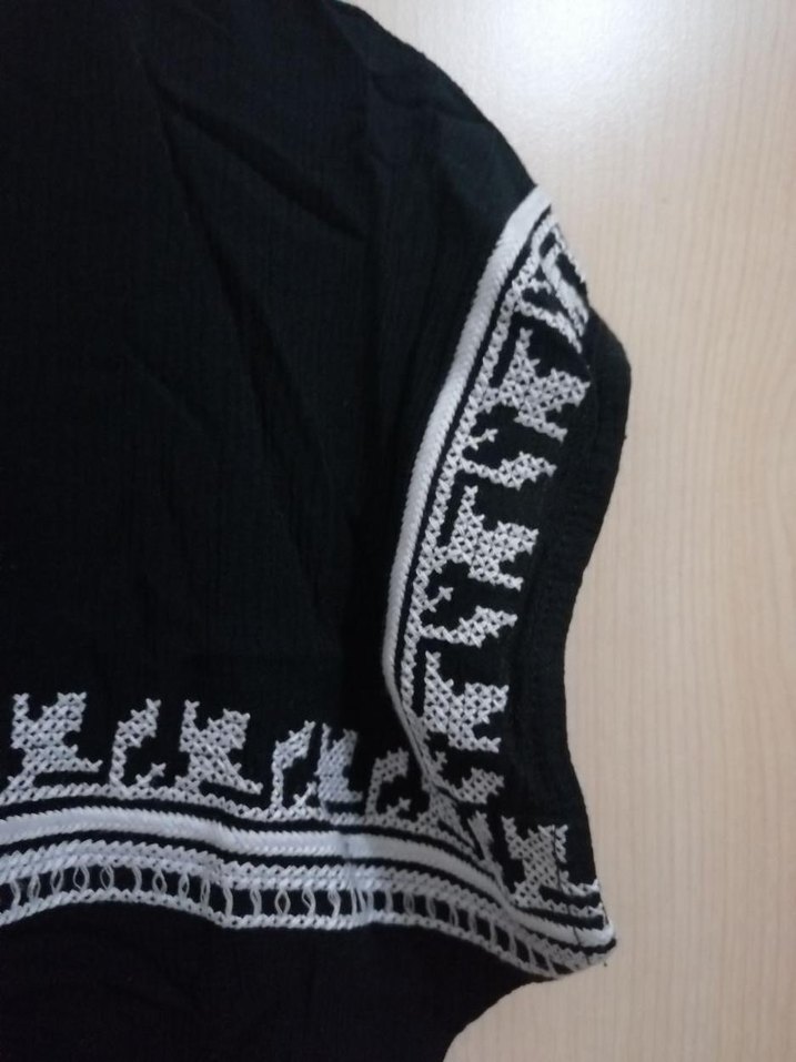 Nakışlı Siyah  Kısa Kollu Bluz - Görsel 3