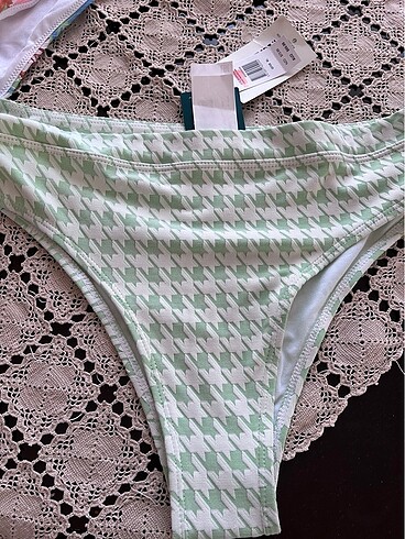 Bayan bikini altı