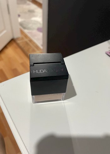 huda beauty pudra