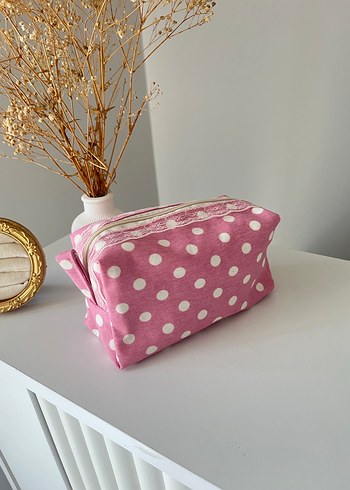 Beden Dantel Detaylı Pembe Puantiyeli Makyaj Çantası