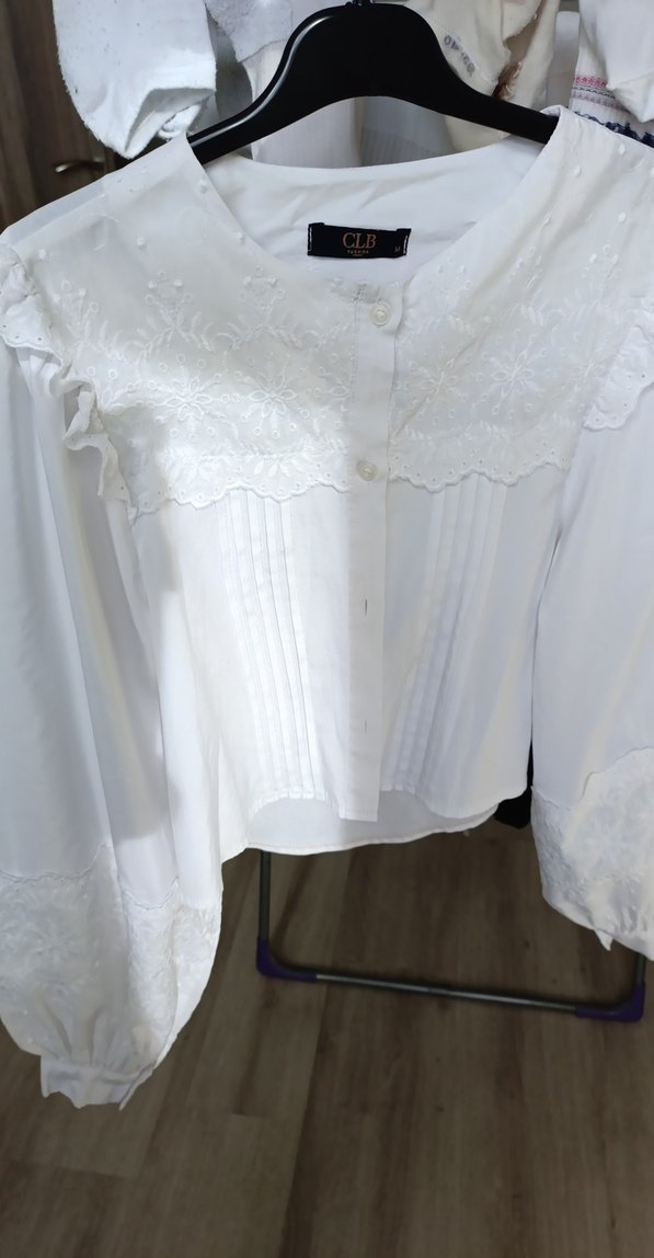 Nakışlı Beyaz Pamuklu Uzun Kollu Gömlek - Görsel 3