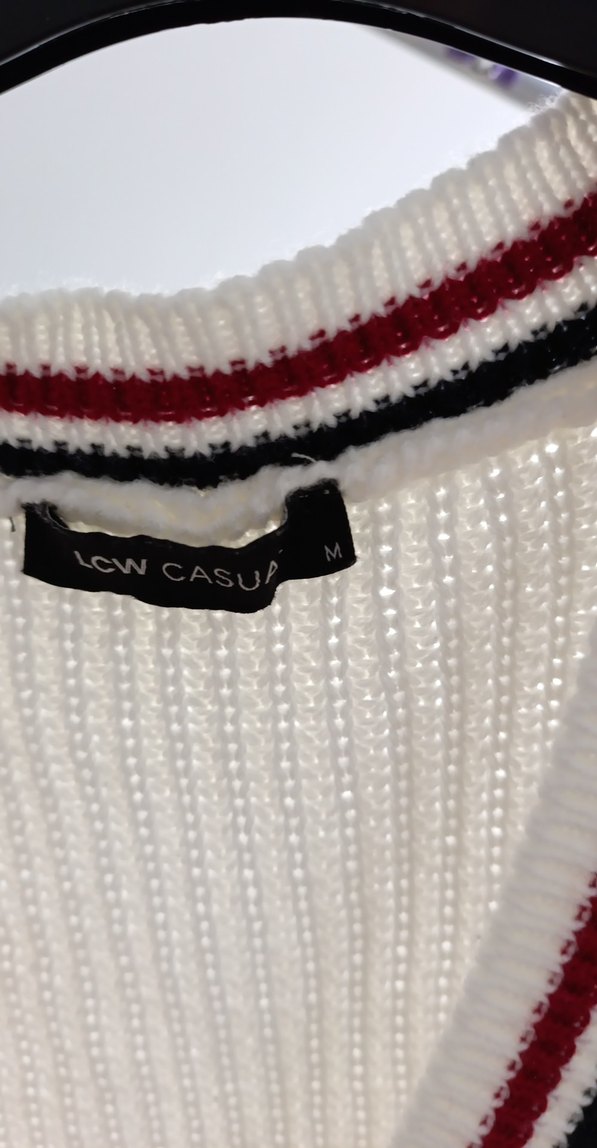 V Yaka Beyaz Örgü Kadın Süveter - Görsel 3