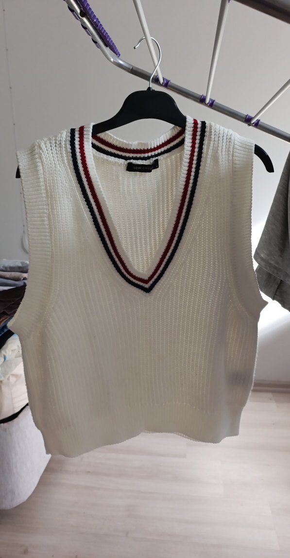 V Yaka Beyaz Örgü Kadın Süveter - Görsel 2