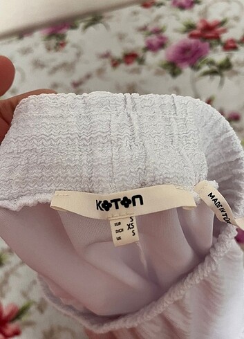 Koton Beyaz rahat ve şık bir etek 