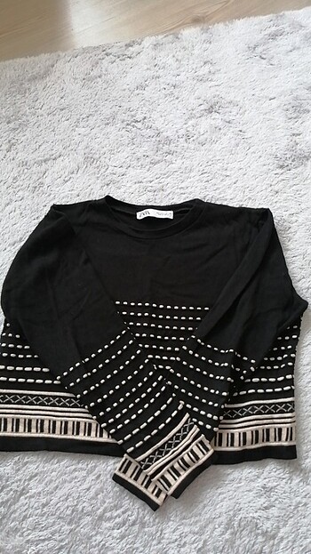 Zara model işlemeli bluz