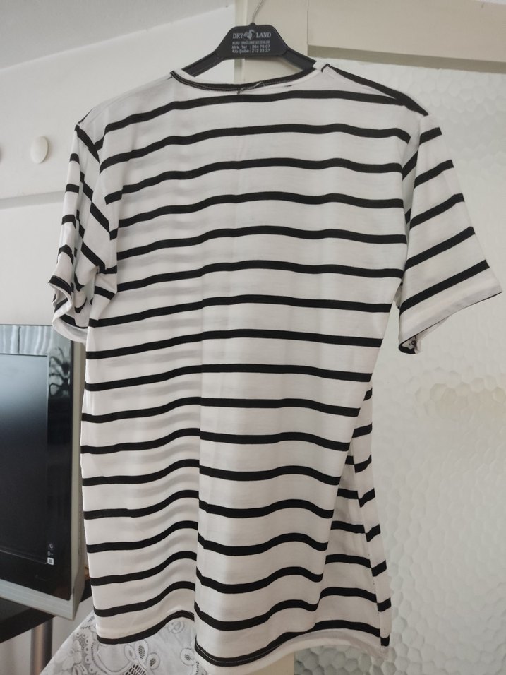 Kadın Beyaz Gri Çizgili Kısa Kollu Tişört - Görsel 3