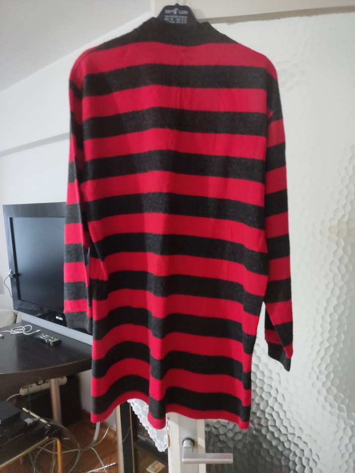 Kırmızı Siyah Çizgili Yüksek Yakalı Triko - Görsel 3