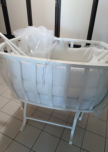 ahşap Beyaz Sallanan Bebek Beşiği