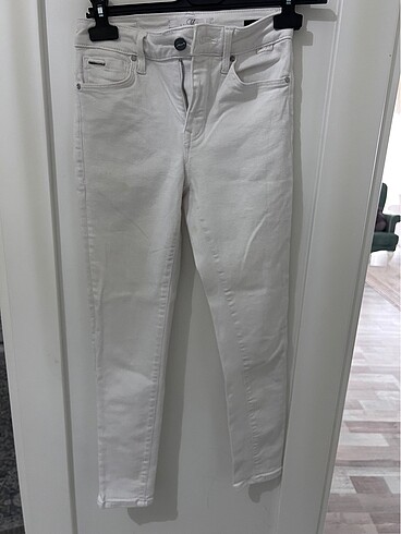 Mavi skinny beyaz jeans