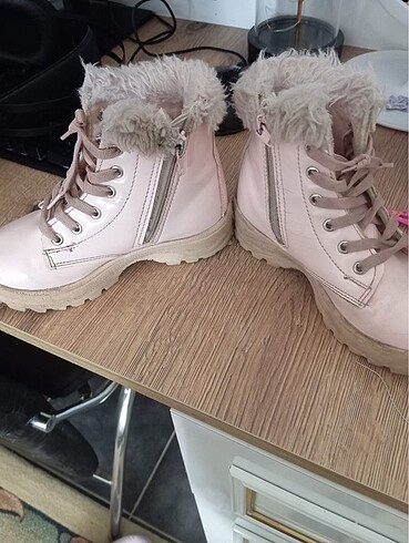Pembe Kız Çocuğu Botu
