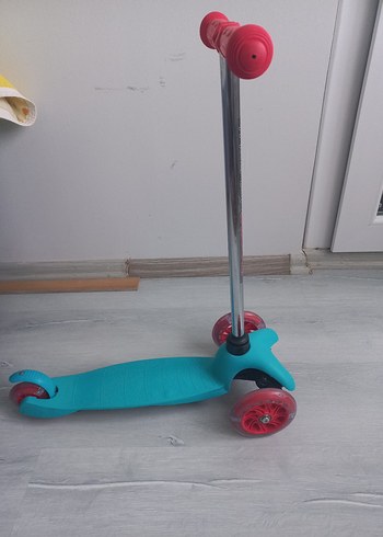 Turkuaz Çocuk Scooterı, Renkli Tasarım - Görsel 3