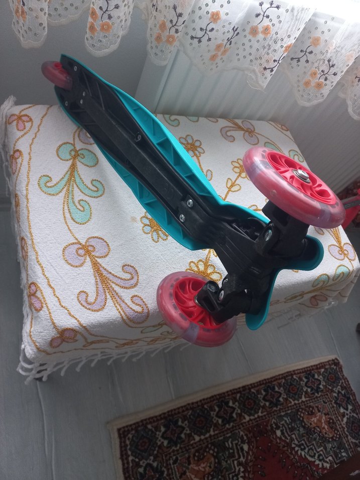 Turkuaz Çocuk Scooterı, Renkli Tasarım - Görsel 2